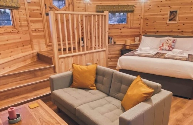Cosy Cabin on 20 Acre Private Estate - Owl Lodge