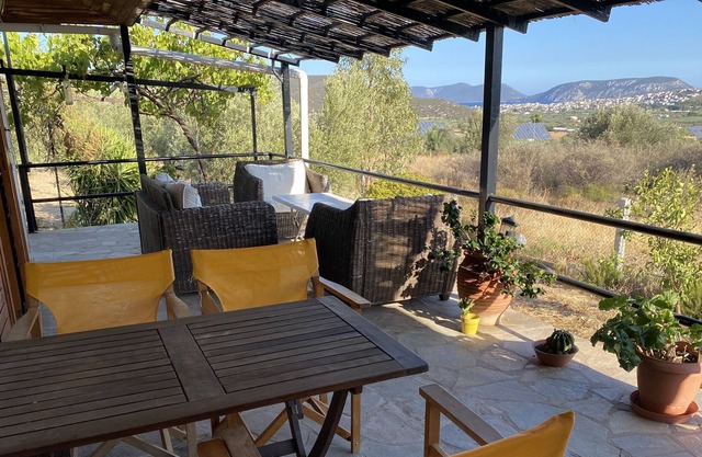 Cosy Calm Cottage in olive trees with sea view