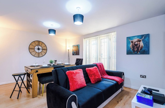 *Cosy City Apartment!* | Pool Table, PS4, Netflix