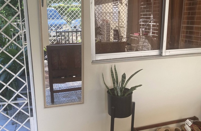 Cosy Dulwich Haven with en-suite bathroom in Kingston Jamaica. Nearby shops!