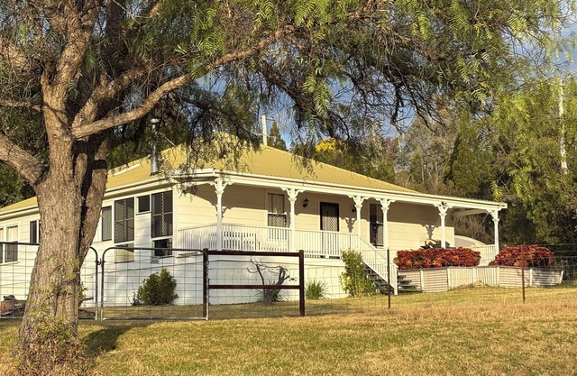Cosy Family Retreat in the heart of the Granite Belt!