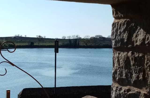 Cosy fisherman's cottage with a view on the river, 10 mns away from the beach.