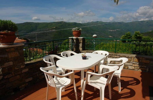 Cosy flat in old olive mill in Imperia, Torria, garden, terrace, beautiful hiking trails