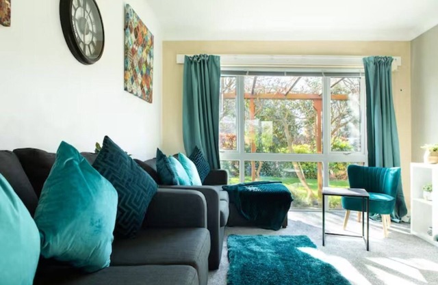 Cosy Four-Bedroom House in York with Free Parking