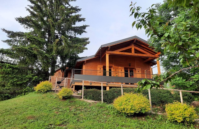 Cosy Haut-Jura chalet - Swimming pool on the grounds - Beautiful terrace