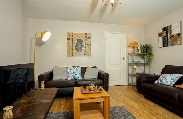 Cosy Home in Central Warwick