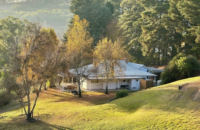Cosy Lenswood Moemoea Cottage, in the heart of Adelaide Hills Wine region
