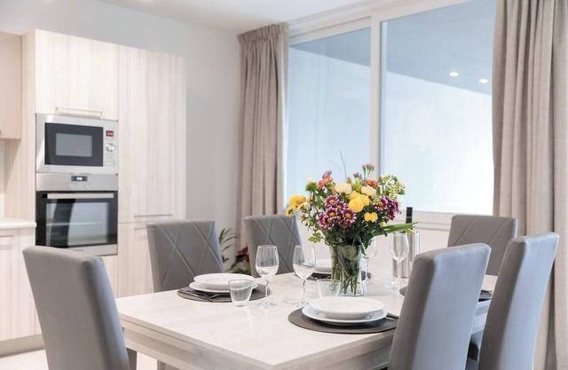 Cosy Mellieħa apartment just steps from the beach 🏖️ with 3 bedrooms, 3 bathrooms, terrace & modern comforts—perfect for families, friends or business stays 🌴.