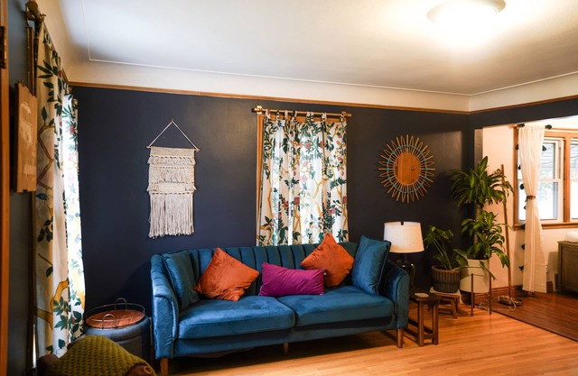 Cosy Nest Welcomes Pets. Comfortable Work-from-Home Space, & Garage Parking.
