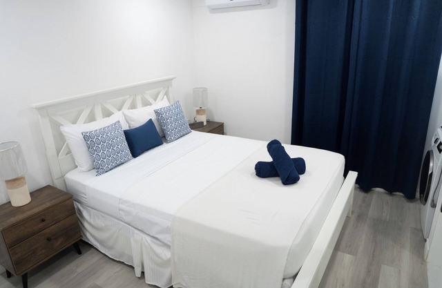 Cosy one bedroom condo in Holetown, St. James with pool access!