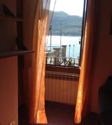 Cosy studio step from the Iseo lake.