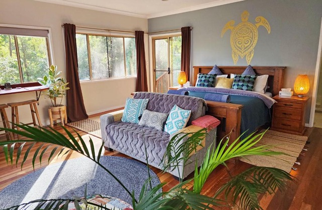 Cosy Studio with Forest Views, Noosa Hinterland