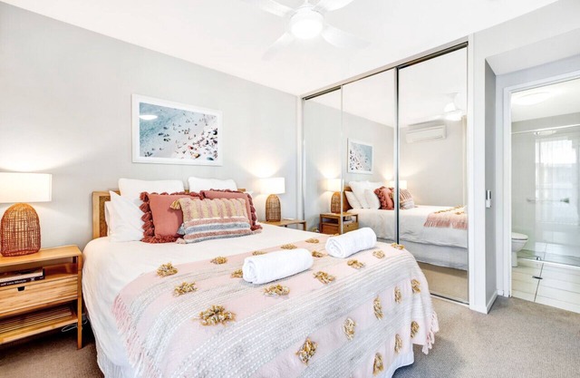 Cosy styled Apt w pool and spa