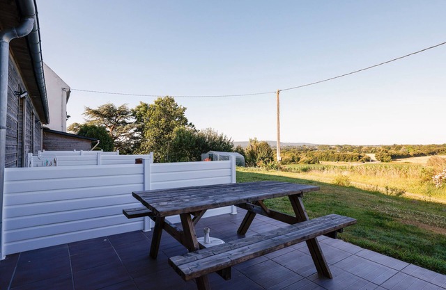 Cottage 'Gite Penn Ar Bed' with Private Terrace, Shared Garden and Wi-Fi