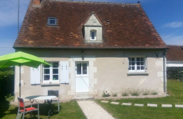 Cottage in countryside close to towns and the chateaux of the Loire