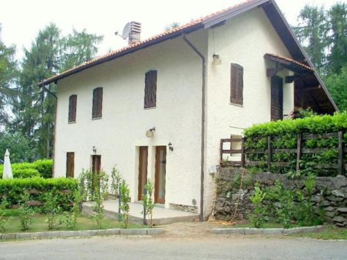 Cottage in Intra with Lake and Mountain Views