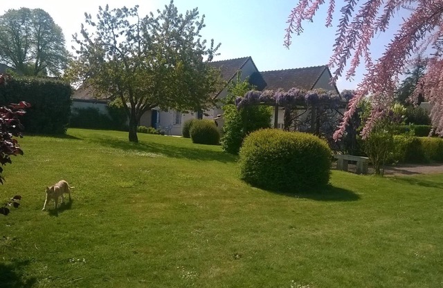 COTTAGE IN THE COUNTRY WITH POOL