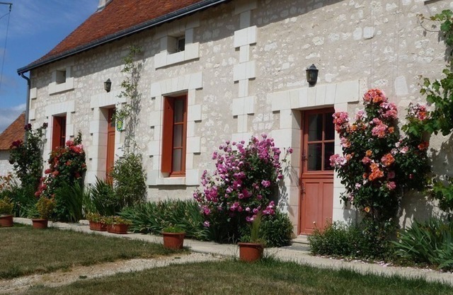 Cottage in Touraine with fireplace and garden near Loches