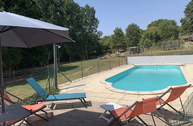 cottage near Futuroscope, countryside, with pool, sauna, jaccuzi professional