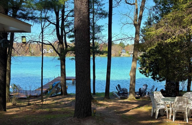 Cottage On Pristine Lakefront With Sunset Views And Sandy Shores