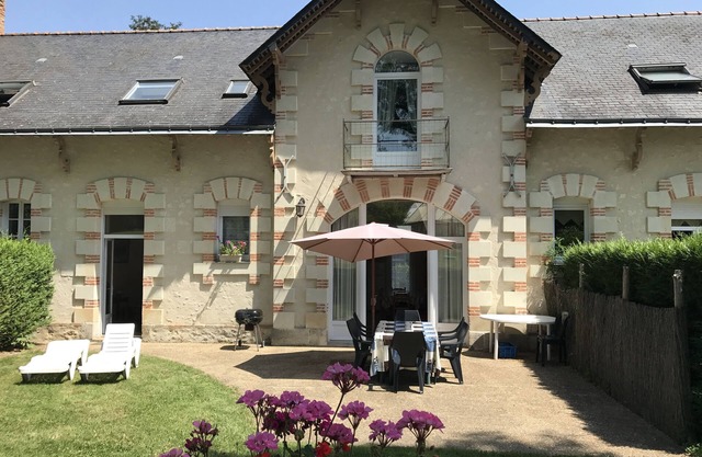 Cottage (Sellerie sleeps 6) set in the magnificent grounds of a Chateau