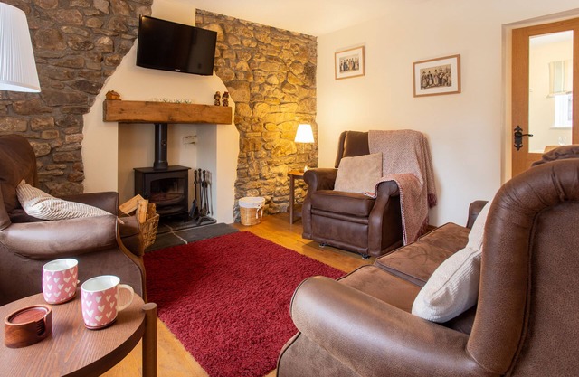 Cottage - Sleeps 4 - Garden - Parking