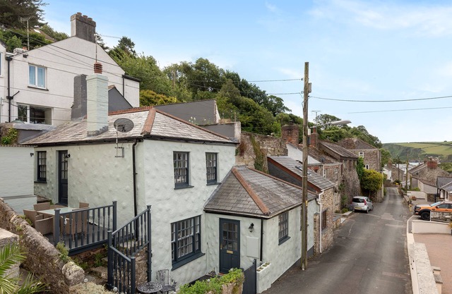 Cottage - Sleeps 6 - Pet friendly - Patio