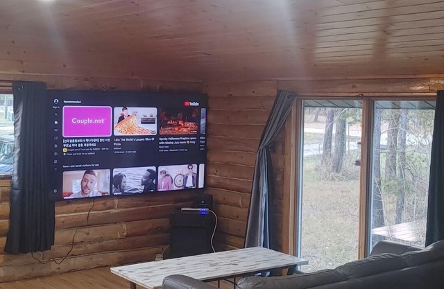 Cottage w/firepit, hot tub , next to ATV trails