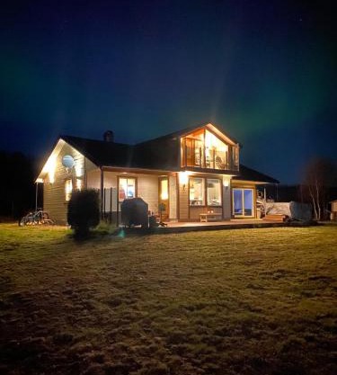 Cottage with good standard next to Neiden river