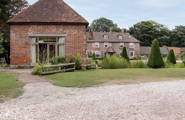 Cottage With Hot Tub By White Cliffs of Dover