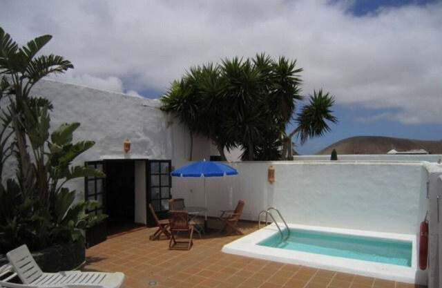 Cottage with rustic charm, private sun terrace and pool