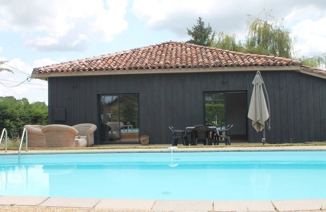 Country cottage with swimming pool