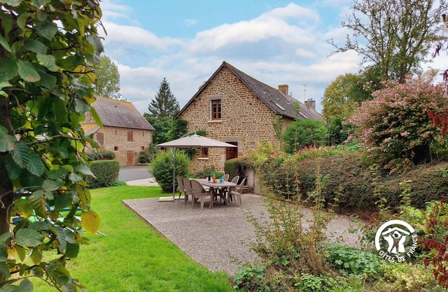 Country Getaway: Spacious Gîte with Garden, Terrace, and Close to Mont Saint Michel