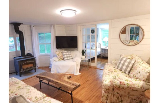 Country home in Blacksburg - 5 minutes to Virginia Tech!