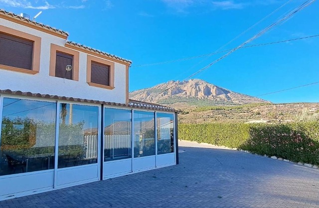 Country House 'Casa Pedro' with Private Terrace, Private Garden and Wi-Fi