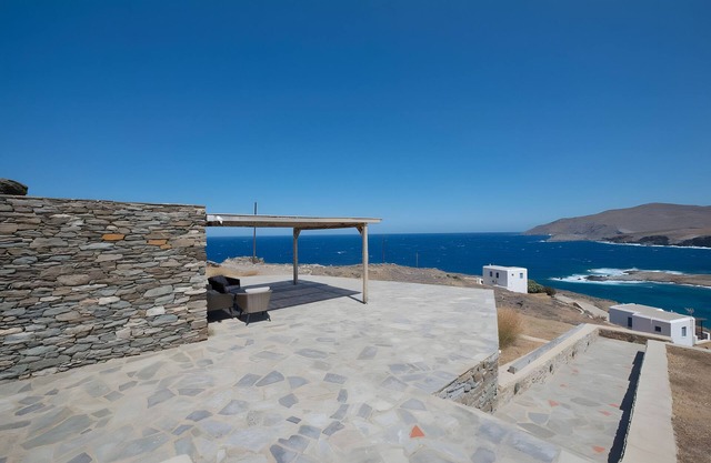 Country House 'Kythnos Keli' with Sea View, Private Terrace and Balcony