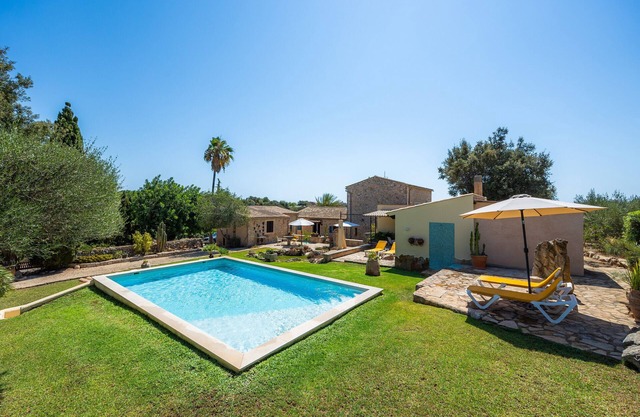 Country House 'Ses Velletes' with Private Pool, Private Terrace and Wi-Fi