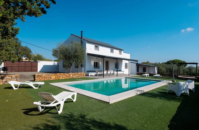 Country House 'Valle Verde' with Private Pool, Wi-Fi and Air Conditioning