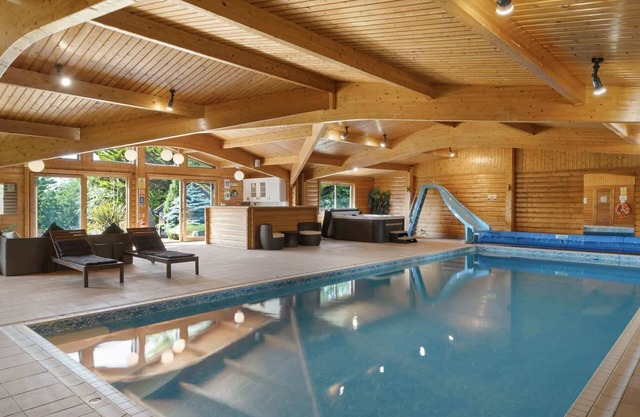 Country House w/Pool, Hot Tub, Tennis Courts, Gym