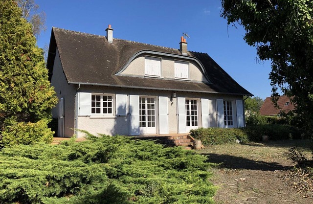 Country House with Large Garden in Yvoy-le-Marron