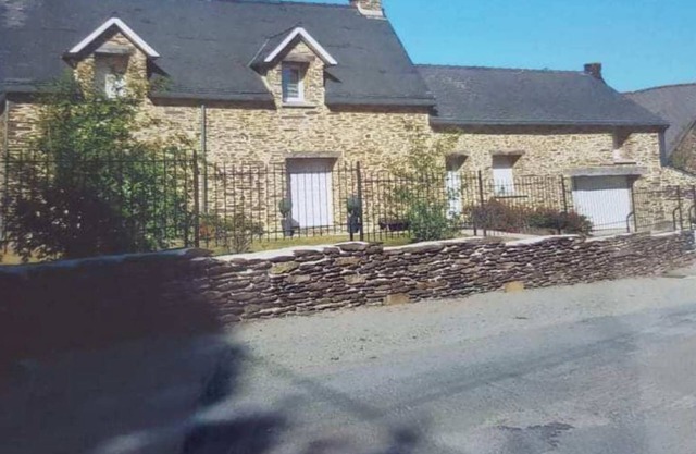 Country house with swimming pool in the heart of Brocéliande