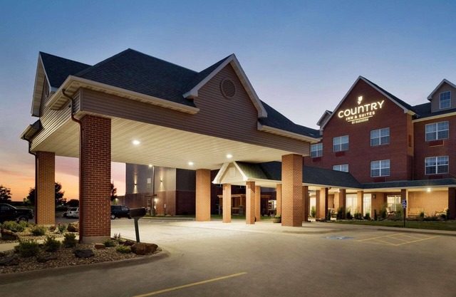Country Inn & Suites by Radisson, Coralville, IA