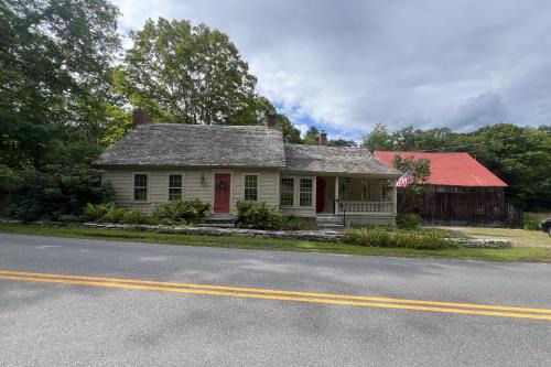 Country Riverside Retreat