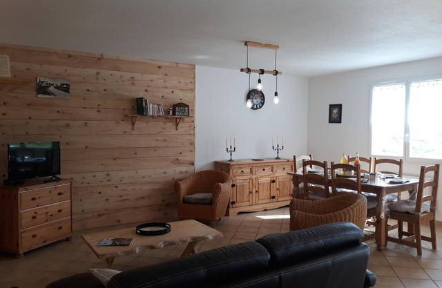 Countryside cottage with garden and children's games, near Pilat Park