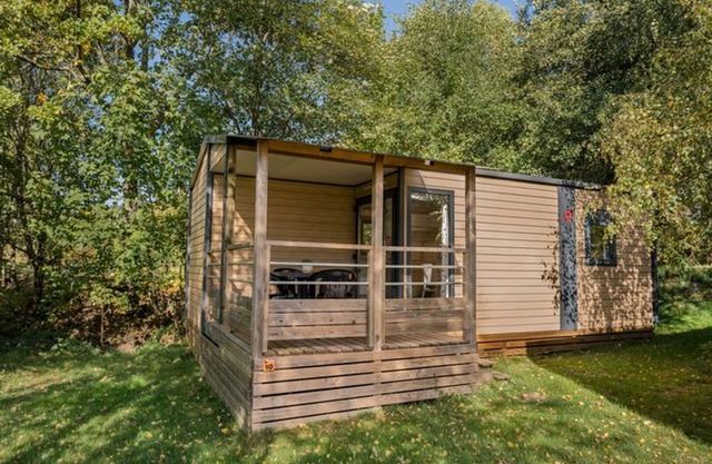 Cozy mobile home for 4 with terrace