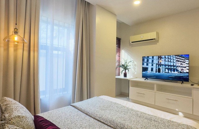 Cozy 1-bedroom apartment in wonderful Dar es Salaam with WiFi, AC