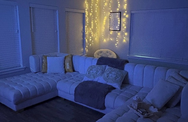 Cozy 1-bedroom apartment in charming Katy with fitness room, AC