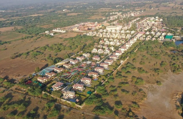 Cozy 1-bedroom bungalow with AC and fitness room in lovely UBHARAT