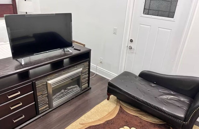 Cozy 1-bedroom with WiFi and AC in charming private location