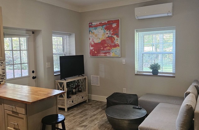 Cozy 1 br in-law apartment with a private entrance and patio in Fairfield
